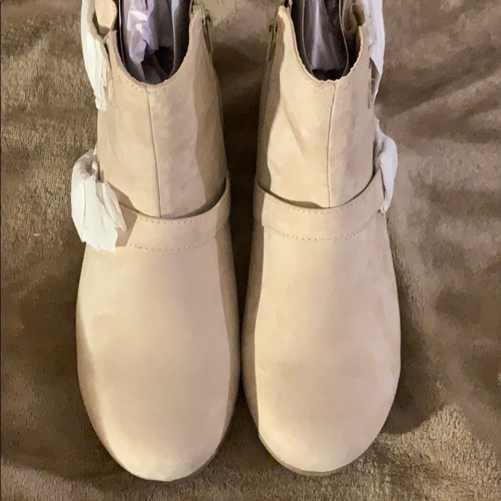 Booties - Picture 3 of 4